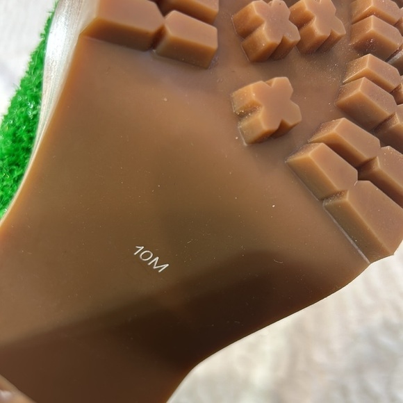 DELIA*S BY DOLLS KILL IT’S ALWAYS GREENER Turf PLATFORM BOOTS size 10 new - Picture 6 of 7